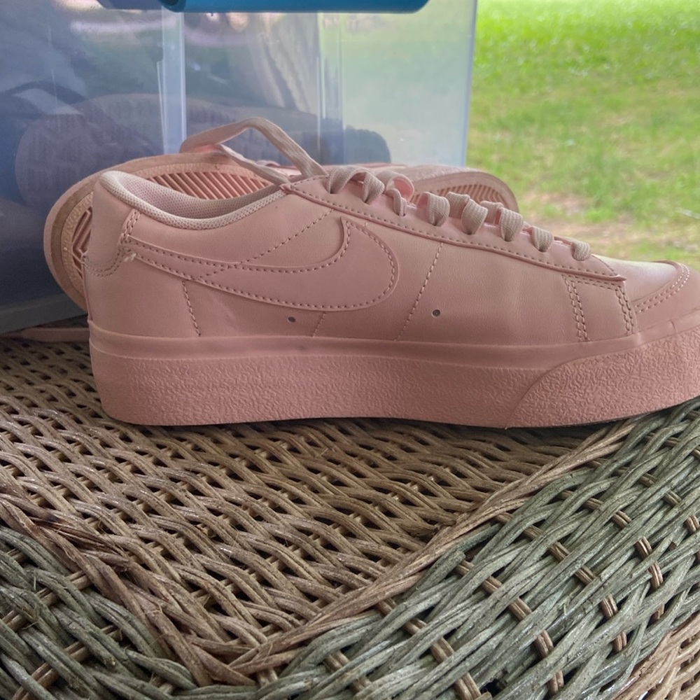 SIZE 6.5 WOMEN'S NIKE BLAZER LOW PLATFORM ATMOSPHERE DJ0292 600